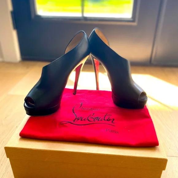 Authentic black CL. Excellent condition. - Picture 1 of 5